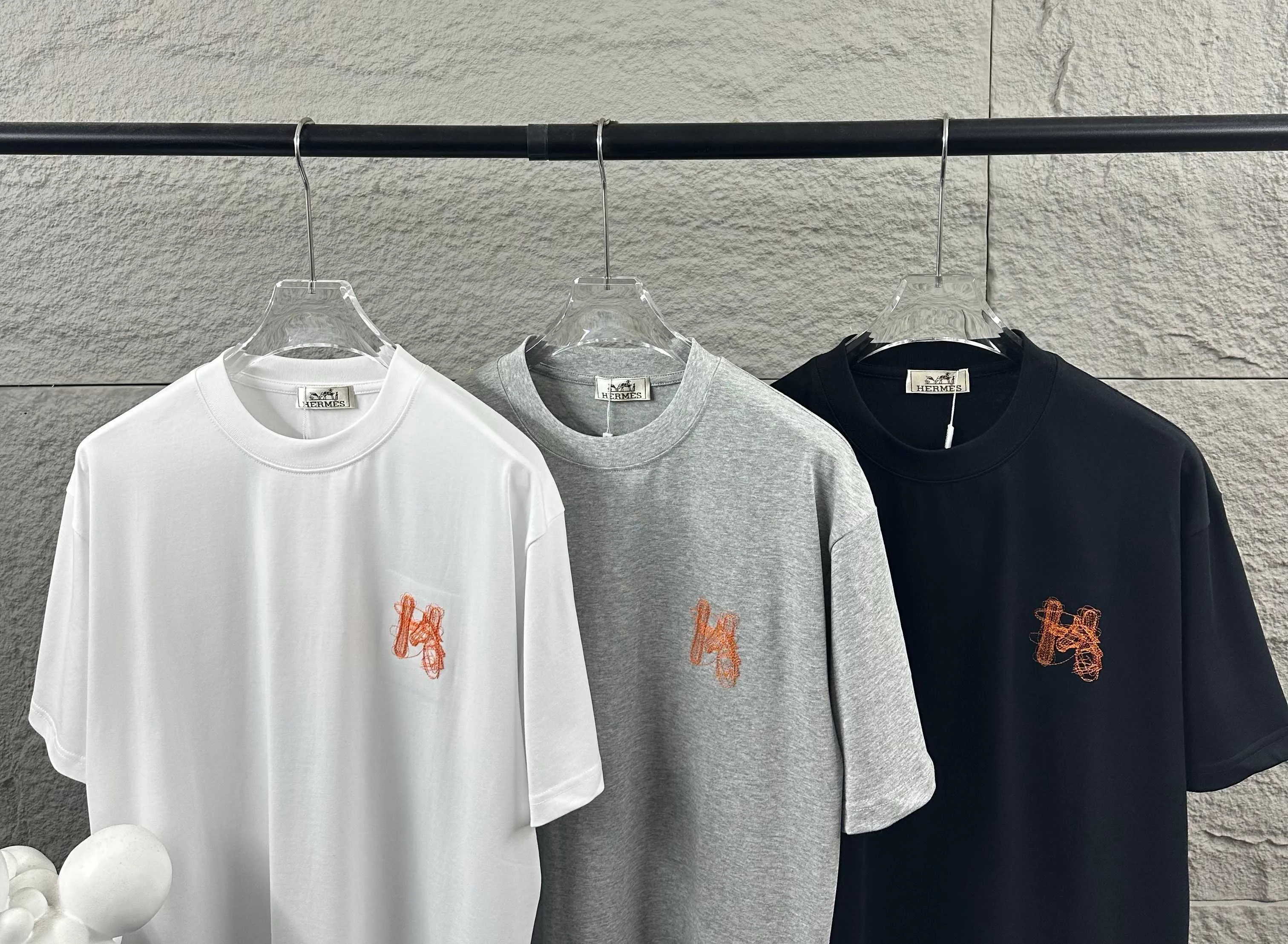 Herme* * 2026 New Arrival Classic T Same Style ：Black White Gray Size： S （90-130 ） M （120-150 ） L （140-165 ） XL （160-180 ） XXL （180-210 ）